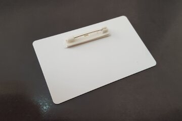 бейджи на булавке